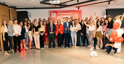 Студентите от втория випуск на иновативната „Бизнес академия Kaufland-УНСС“ се дипломираха